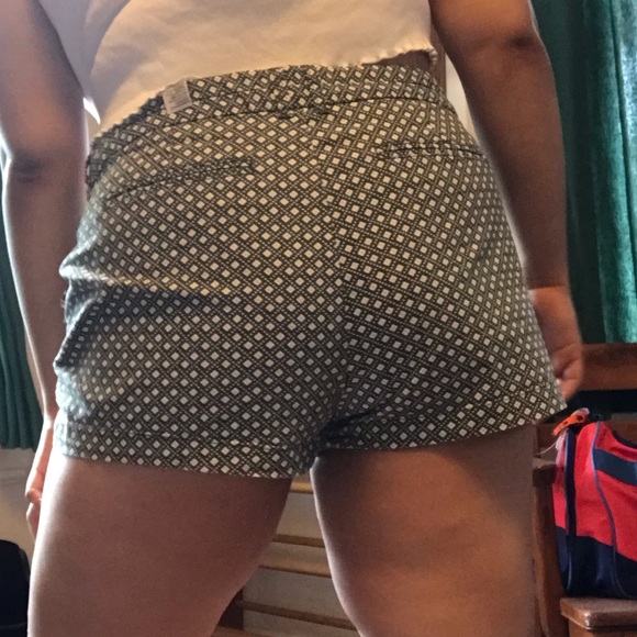 KHAKIS by GAP CITY 3 INCH SHORT - Picture 2 of 5